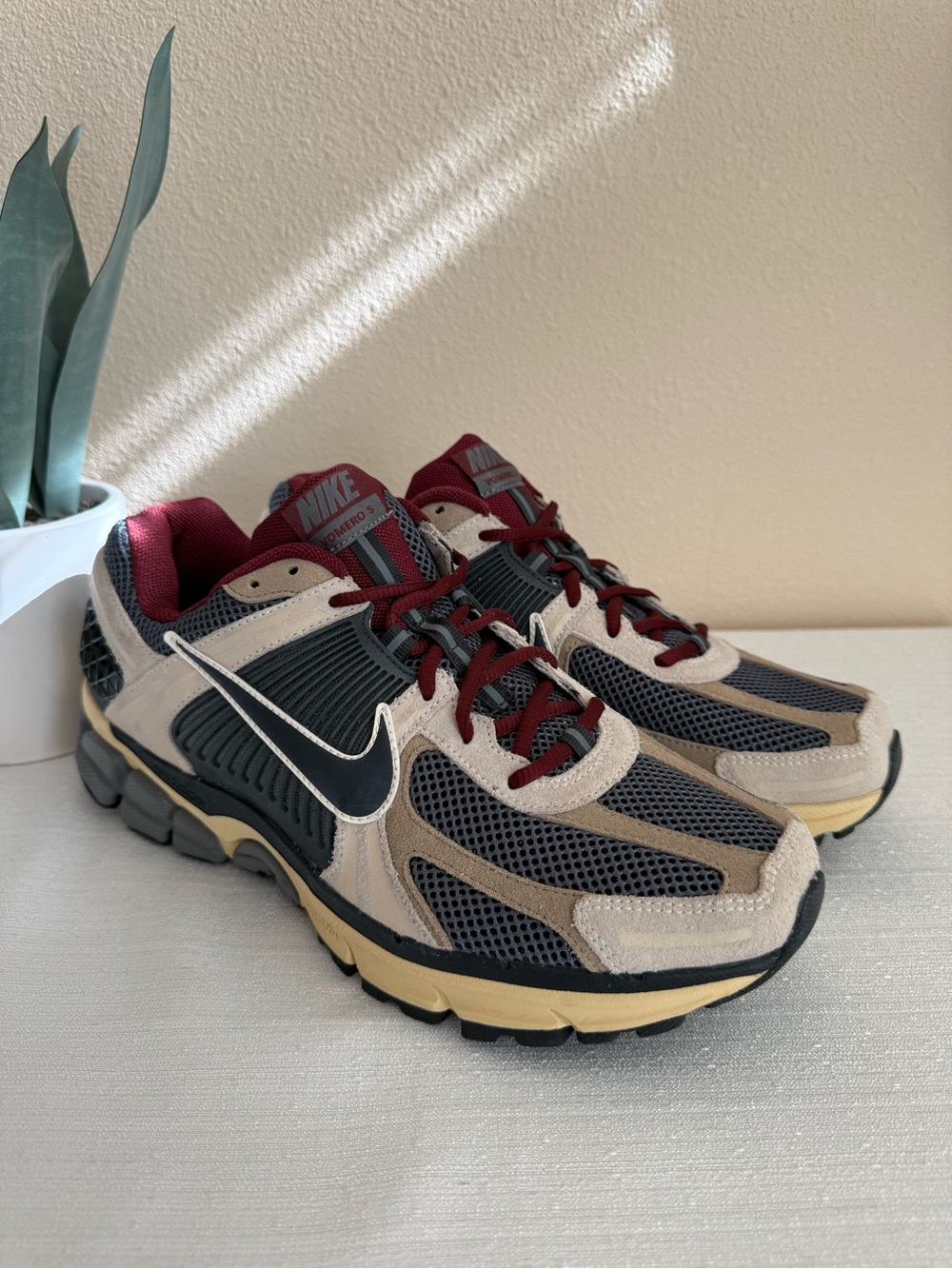 New Nike Vomero 5 Bowerman Series Men’s Athletic Shoes - Beige, Gray & Burgundy